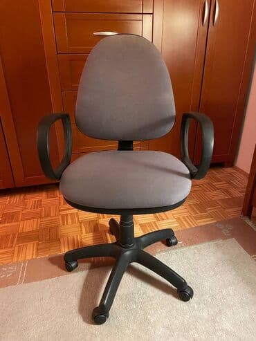 simpo sto i stolice: Ocuvana radna stolica — 1