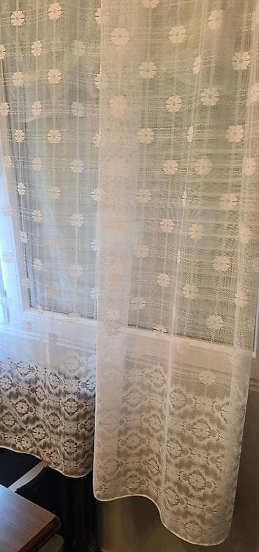 Lepa bela cvetna zavesa sa ušivenom trakom, u odličnom stanju, dužina na lalafo.rs Lepa bela cvetna zavesa sa ušivenom trakom, u odličnom stanju, dužina