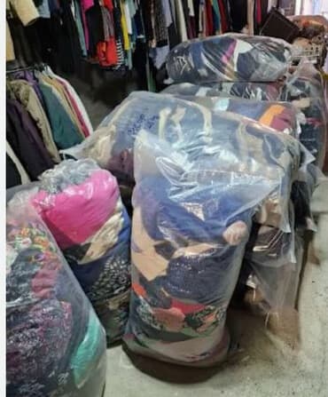 zelene haljine slike: Veliki balirani lot odeće – miks komada u transparentnim džakovima - — 1