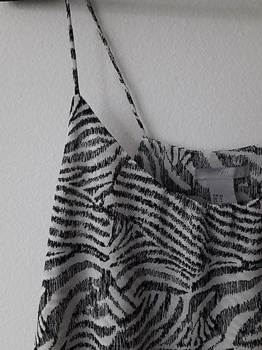 bunda na nemackom: H&M majica
Zebra print
Velicina 34
Zaista kao nova — 1