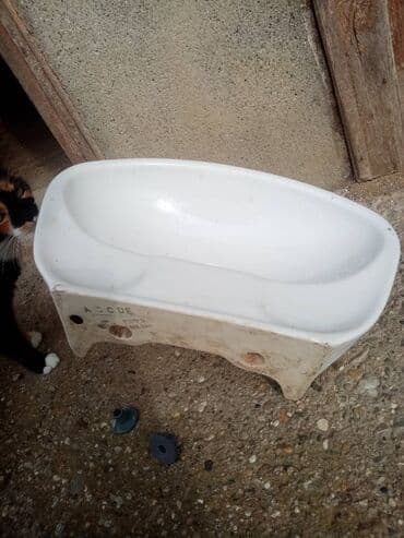 lavabo sa ormaricem i ogledalom: Mali lavabo ispravan potpuno samo ga treba oprati, dimenzije 34x31 — 5