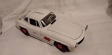 Burago mercedes benz 300 sl, 1:18 fale oba branika,zalepljena z.hauba na lalafo.rs Burago mercedes benz 300 sl, 1:18 fale oba branika,zalepljena z.hauba