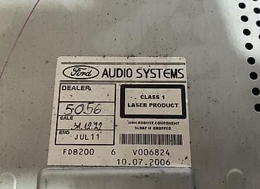 prekidac za kosacicu: Ford 6000 CD fabrički auto radio Sa aux kablom - Originalni Ford Audio — 2