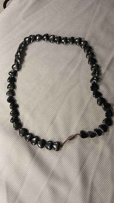 kaiš mona: Ogrlica od hematita u obliku srca - Materijal: polirane perle od — 2
