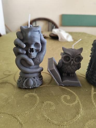 3d led lampe: Ručno izlivena dekorativna sveća – motiv lobanje u šaci sa zmijom - — 2