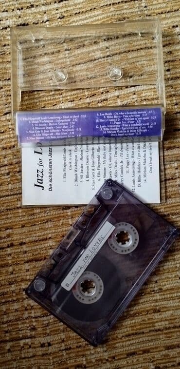 audi coupe 2.2 s2: 4 originalne kasete Elton John (Very Best + Reg Strikes Back) — 10