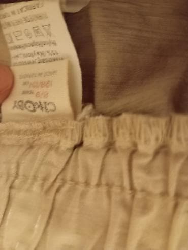 deciji prsluci: Bež cargo pantalone sa džepovima i dekorativnim trakama/prstenovima — 2