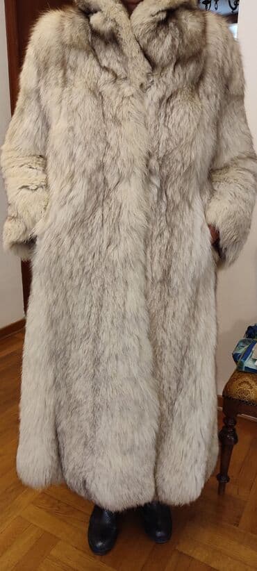 salovi i kapa: Prodajem dugu i raskošnu bundu od polarne lisice,vel.42 — 1