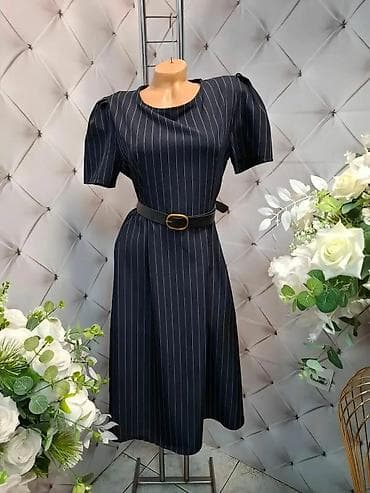 Elegantna ženska haljina sa prugama - Kroj: midi dužina, blago A-kroj