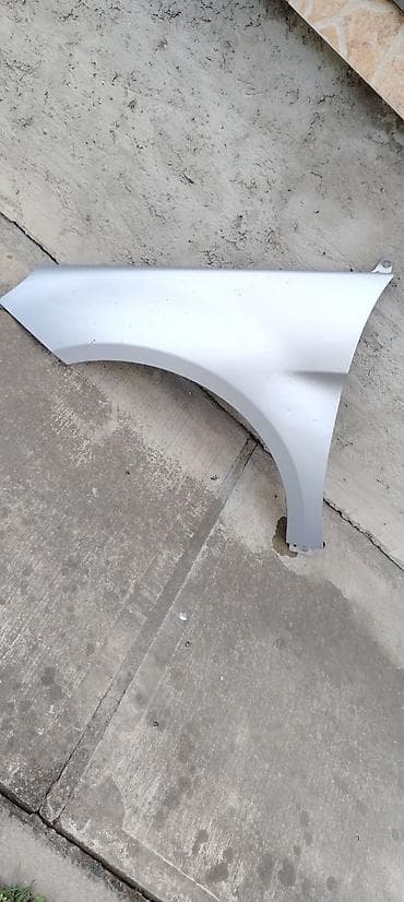 Vozila: Prednji levi blatobran i delovi maske za Mercedes-Benz. B 170 Opis: - — 1