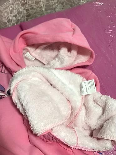 moderna decija garderoba: Roze komplet trenerke za decu sa kapuljačom i printom crtanih likova — 5