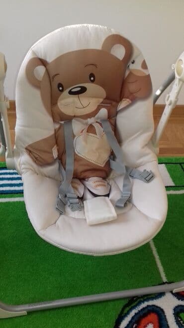 Ugaone garniture: Prodajem ljuljasku za bebe. Nova, samo otpakovana. Cena: 8000 dinara — 3