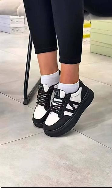 Ženske patike – više modela - Dizajn: klasične niske patike sa