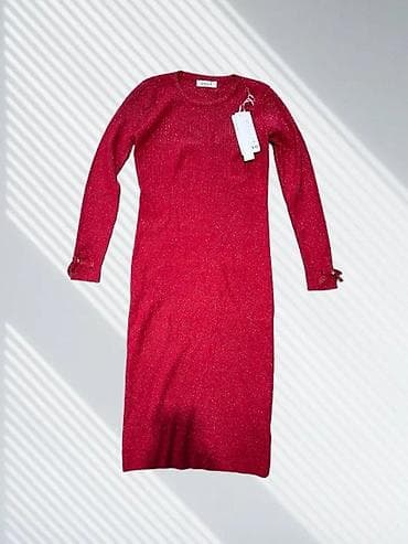 Crvena plisirana haljina od pletenine sa dugim rukavima. Univerzalna na lalafo.rs Crvena plisirana haljina od pletenine sa dugim rukavima. Univerzalna