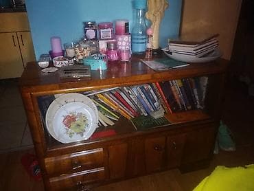 Prodajem etno nameštaj po ceni od 20.000 dinara, u kompletu, ali može
