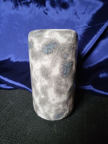 Vaza nova rucno oslikana pa glazirana iz 80ih. Nova vaza,sve na vazi