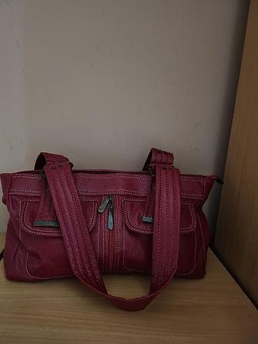 postava za torbe: Ženska torba – bordo/crvena, šira “hobo/shoulder” forma. - Materijal — 8