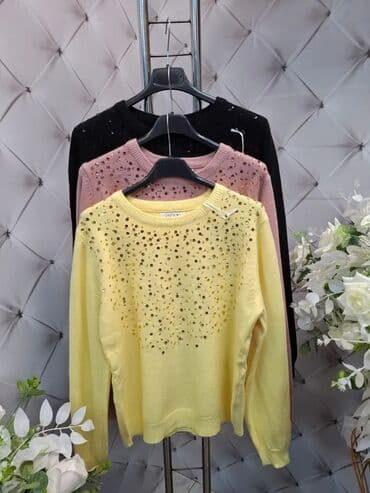 Donji delovi trenerke: I. 12. Dzemperi 2599 — 6