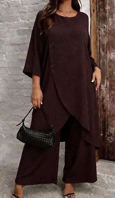 jednodelni kupaći kostimi za punije: Kompleti za punije 
2XL 3XL 4XL 
Cena : 3200 dinara — 3