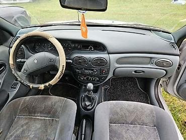 manual sombor: SREDNJA CENTRALNA KONZOLA ZA RENAULT MEGANE ZA 1997. GOD — 1