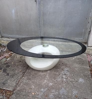 Stakleni klub stolic. Dimenzije; 120cm dužina, 70cm širina, 40cm