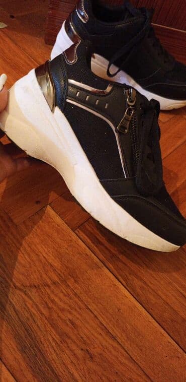 crna subara: 38, color - Black — 2