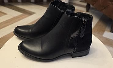 stradivarius gleznjace: Ženske crne gležnjače - Elegantne ravne gležnjače, klasične siluete - — 1