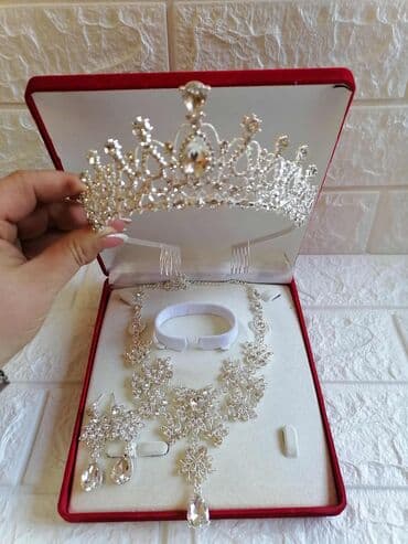 mokasine novi sad: Chanel, Set: Crown, Earrings, Bracelet, Material: Cubic zirconia, Pearl — 2