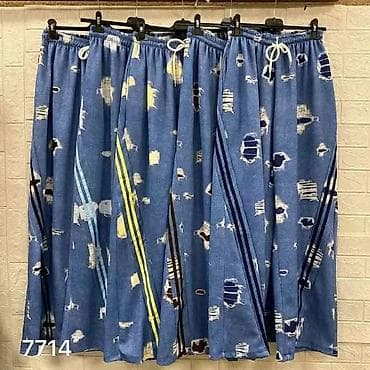 ugg sandale: Ženske široke pantalone sa printom „distressed“ efekta - Model — 2