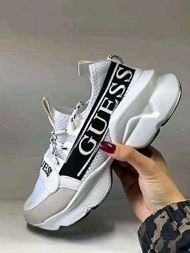 GUESS ženske patike – chunky model - Dizajn masivni “chunky” đon sa