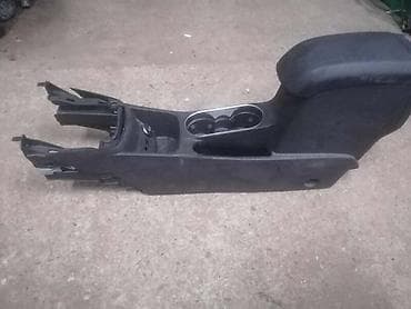 navoz za auto: NASLON ZA RUKU ZA FORD FIESTA OD 2013. DO 2017. GOD. | SMEDEREVSKA — 2