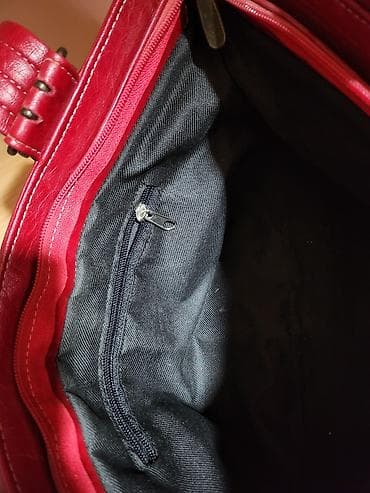 postava za torbe: Ženska torba – bordo/crvena, šira “hobo/shoulder” forma. - Materijal — 5