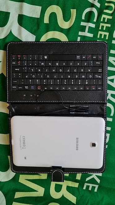 Računarska oprema: Samsung Galaxy Tab 4 (8.0") sa futrolom i žičnom tastaturom - Ekran — 10