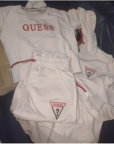 Women's Clothing: GUESS komplet odeće u bež/ekru nijansi, sa crvenim detaljima i — 1