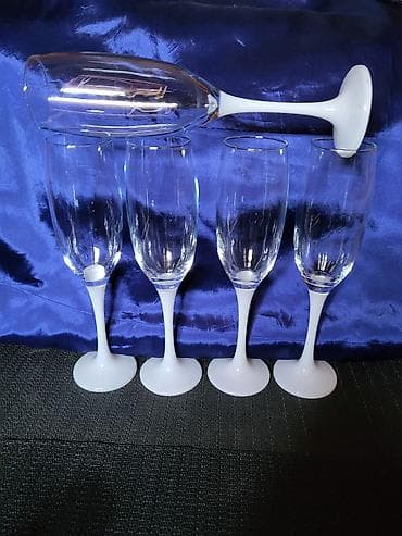 čaše za kuvano vino: Case,nove,vintaz za vino. Case za vino,sve na njima odsjaj od svetla — 3