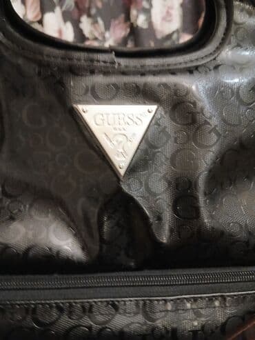 zenske torbice mona: Small cabin suitcase, Guess, color - Black — 4