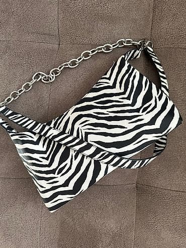KAO NOVA Bershka efektna torbica u zebra printu sa srebrnim lancem at lalafo.rs KAO NOVA Bershka efektna torbica u zebra printu sa srebrnim lancem