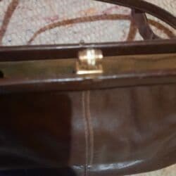 Satovi: 3 kožne tašne cena 1000 — 11