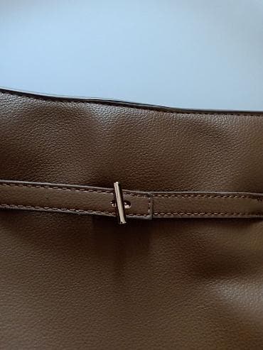 torbe desigual: Ženska torba – shopper/hobo stil, boja topli karamelnosmeđa. - — 2