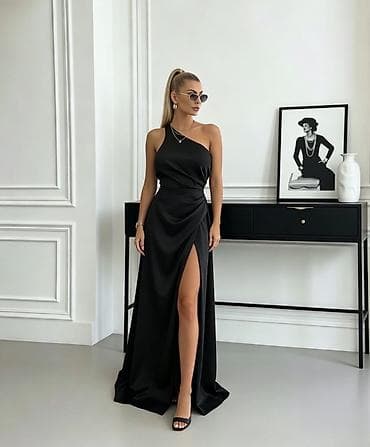 Haljine: Elegantna ženska maksi haljina sa jednim ramenom, izrađena od — 2