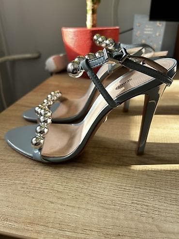 naborane haljine: Schutz sandale na štiklu - Model: elegantne sandale sa tankim — 4
