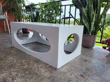 Stolovi: 100x50 v 40cm
140e