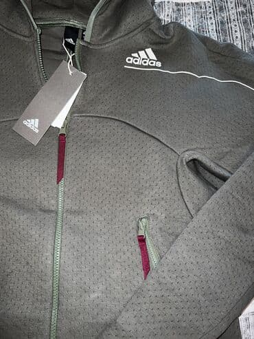 3 decembar duks: ADIDAS top model duksa sa miš rukavima vel. S kao jaknica je. NOVO — 2