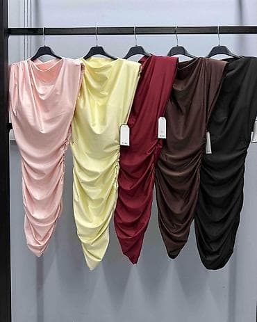 kanađanke ženske: Elegantna ženska mini haljina sa nabranim detaljima - Kroj: pripijeni — 3