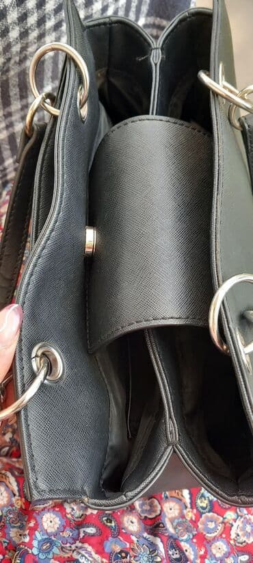 torba sa sljokicama: Elegantna torbica, Guess, Materijal: Veštačka koža — 2