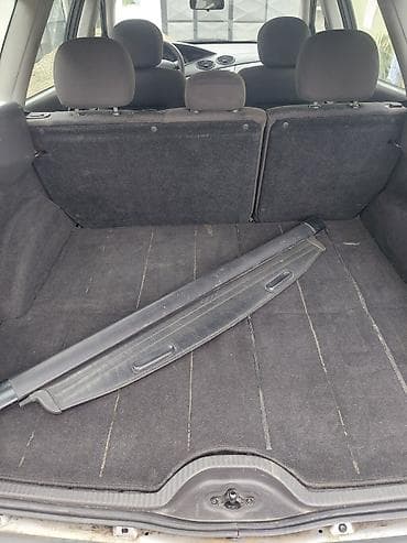 Polica gepeka Ford Fokus karavan 2002g