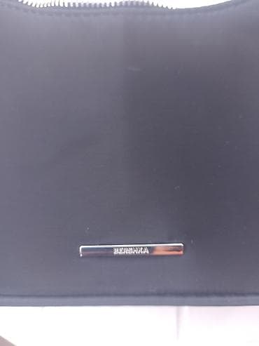 mala samsonite: Bershka crna torbica – baguette/shoulder model Prodajem tasnicu — 4