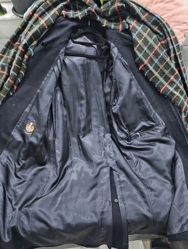 Vests: Muški dugi kaput od vune, tamnoplave boje, sa klasičnim kragnom i — 6