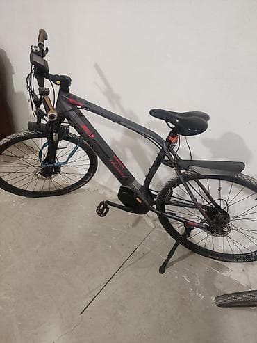 U odličnom je stanju, takodje je odličan za posao dostavljača npr