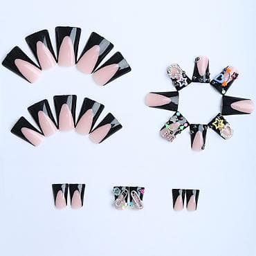 set za negu noktiju: Set ukrasnih presovanih noktiju – crno-nude sa 3D detaljima Opis: - — 4